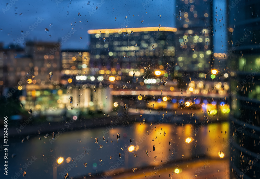 夜晚的雨城