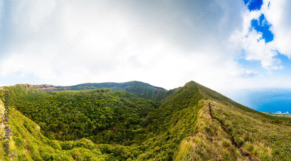 日本东京八重岛火山口。