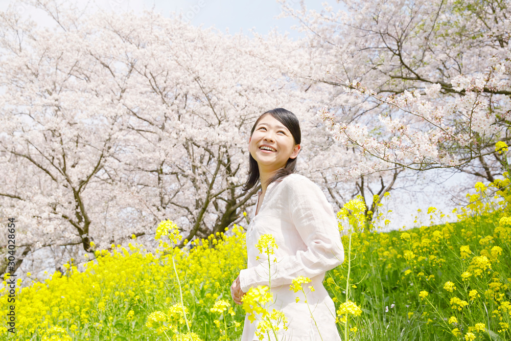 女性　桜