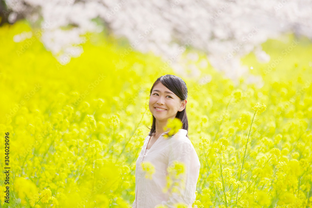 女性　桜