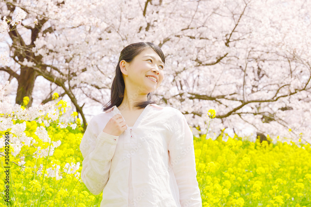 女性　桜