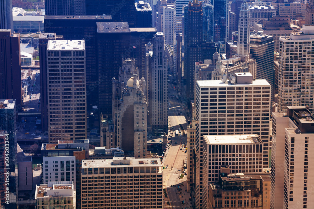 Many different tall buildings in Chicago downtown