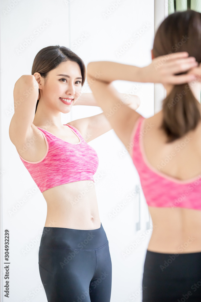 asian woman tie her hair