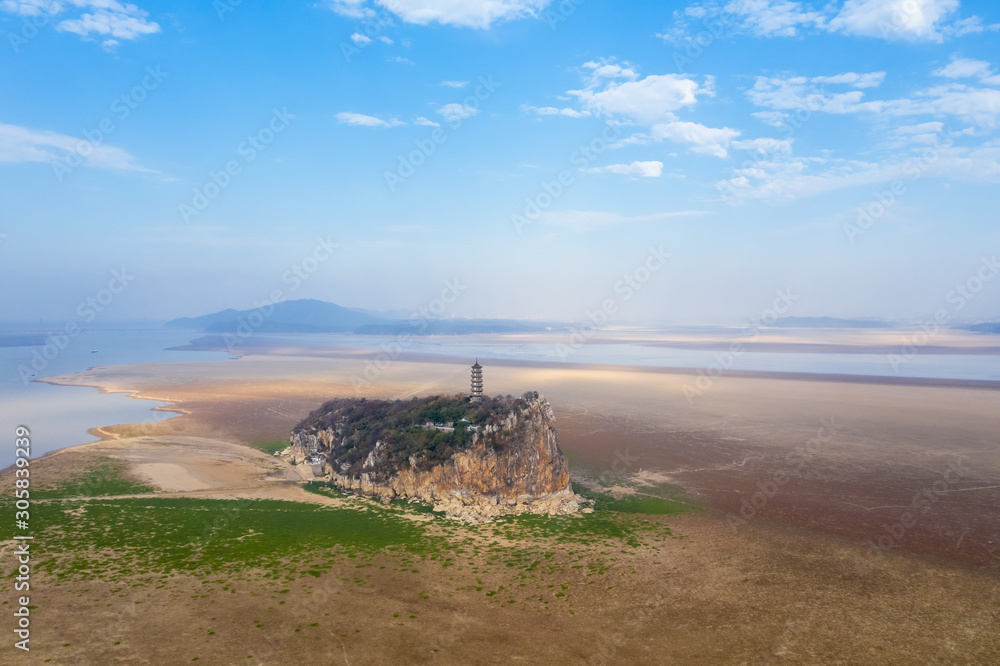 枯水期鄱阳湖鞋山鸟瞰图