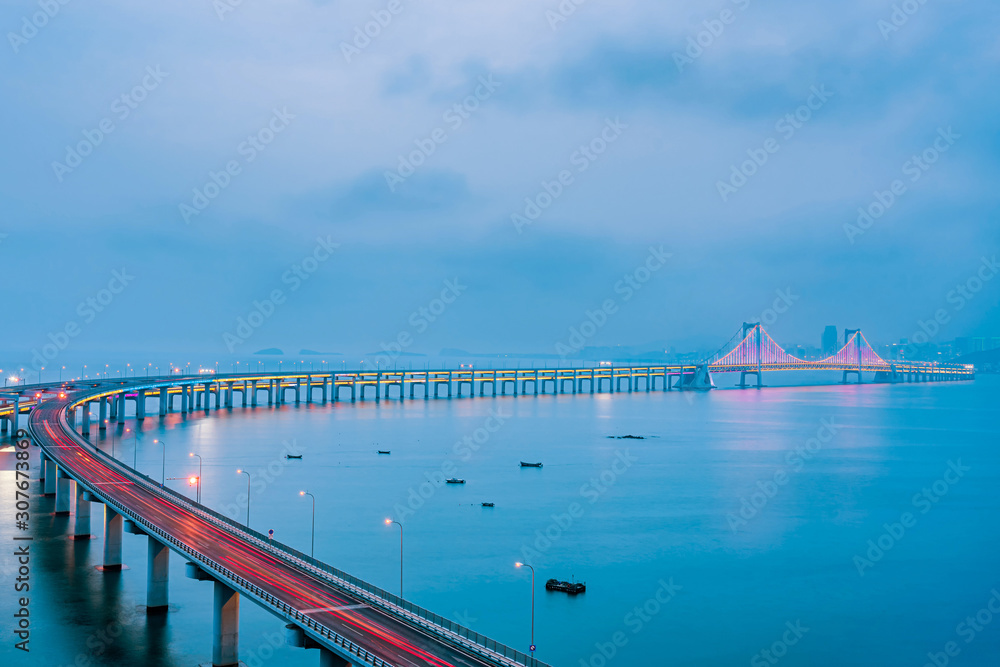 中国辽宁省大连市大连跨海大桥夜景