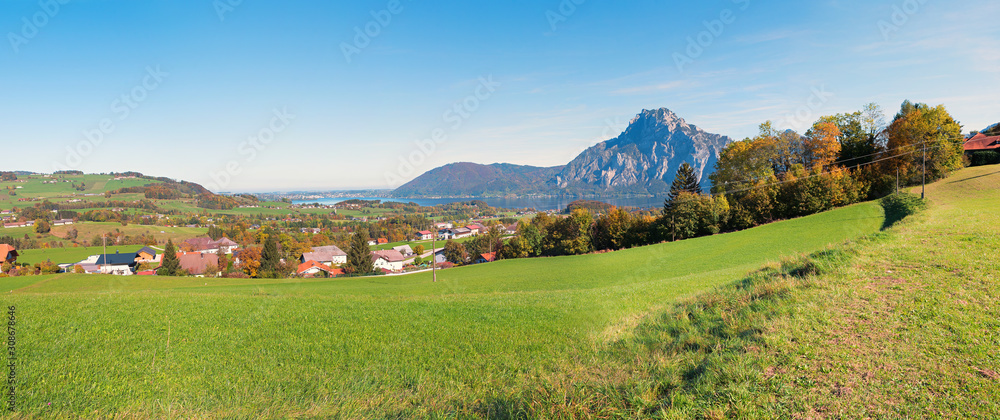 Aussicht vom Mühlbachberg auf den Traunsee und Traunstein, Salzkammergut Österreich