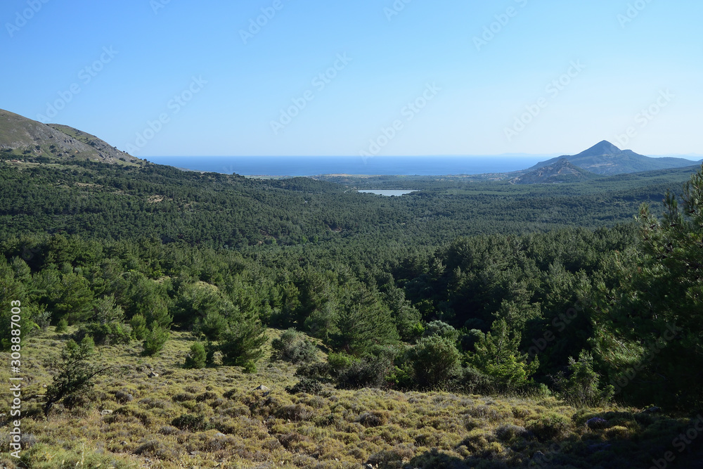 从Derekoy到土耳其爱琴海岛屿Gokceada（Imbros）的Ugurlu地区视图