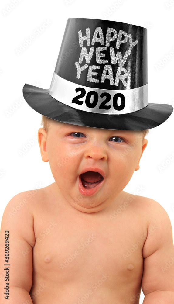 戴着2020年新年快乐礼帽的蹒跚学步的婴儿。瞌睡虫的新年婴儿。