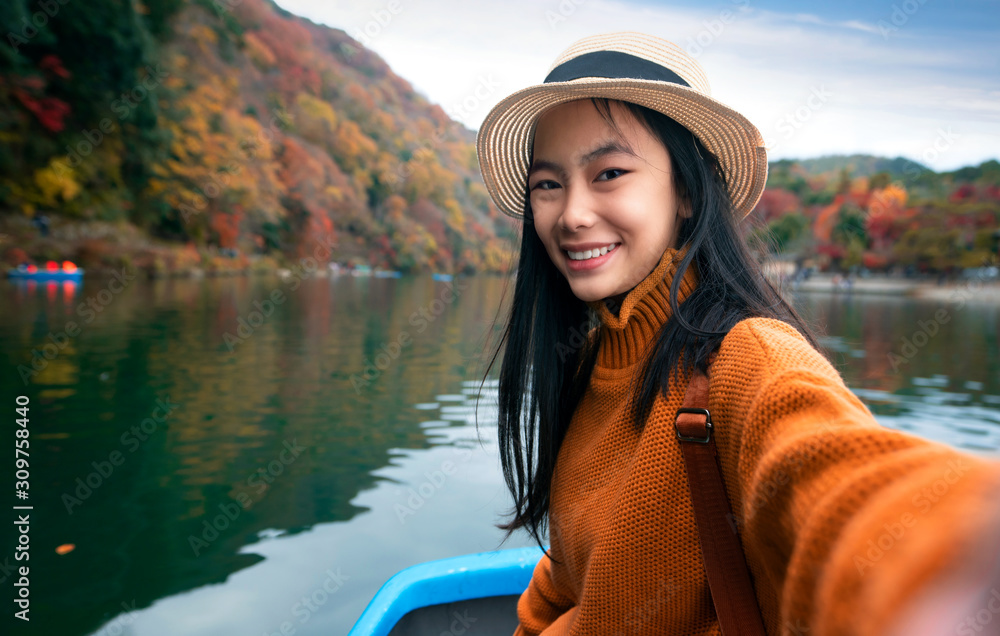 荒山岛船上的日本女孩