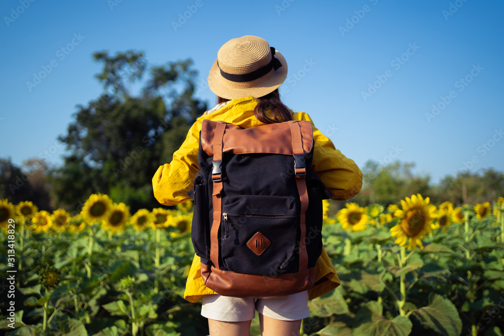 Asian woman tourists she felt relaxed in the sunflower field.