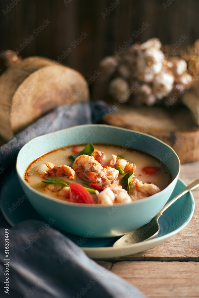 Tom Yum Kung，辣虾汤…