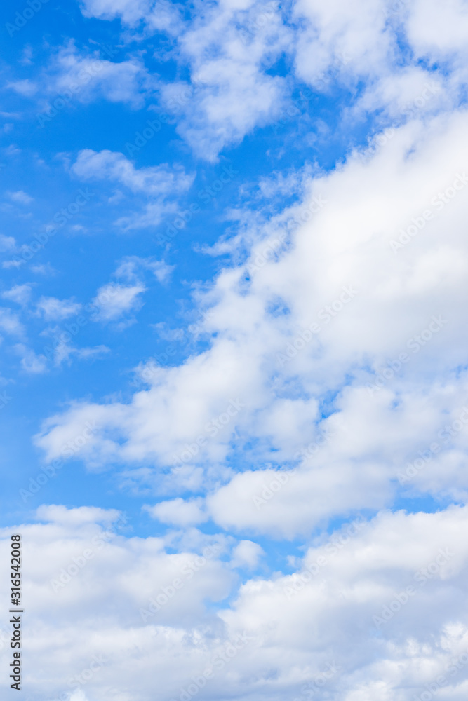 綺麗な青空と白い雲