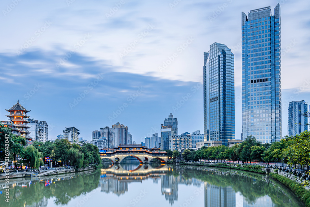 中国四川省成都市安顺大桥夜景