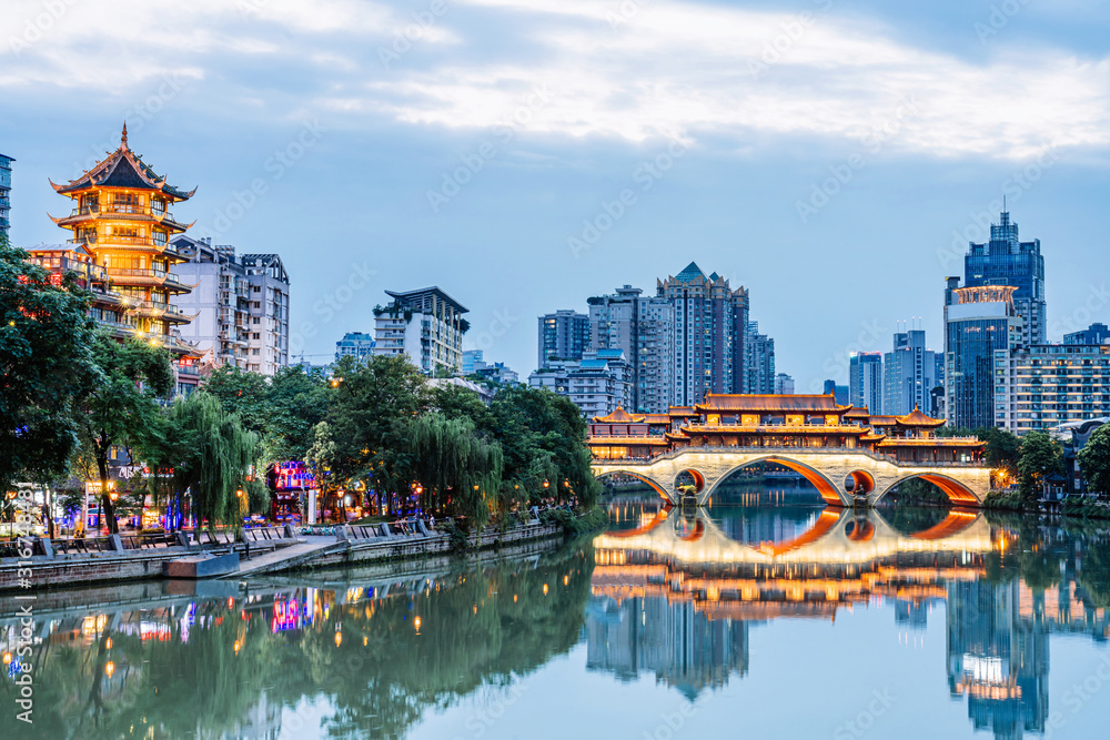 中国四川省成都市安顺大桥夜景