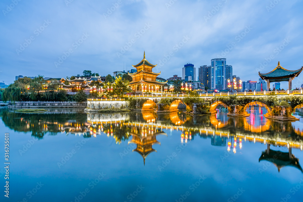 中国贵州贵阳甲秀亭夜景