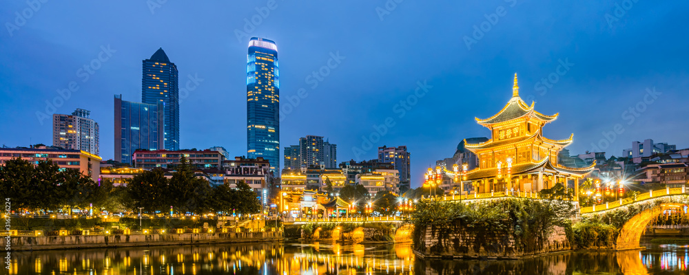 中国贵州贵阳甲秀亭夜景