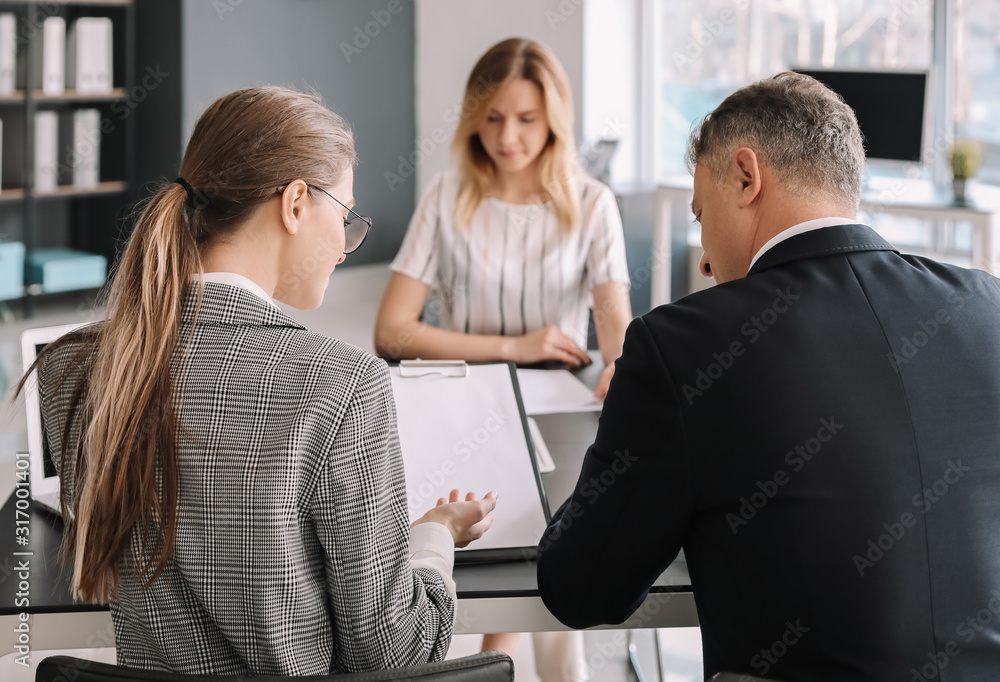 人力资源委员会面试在职女性