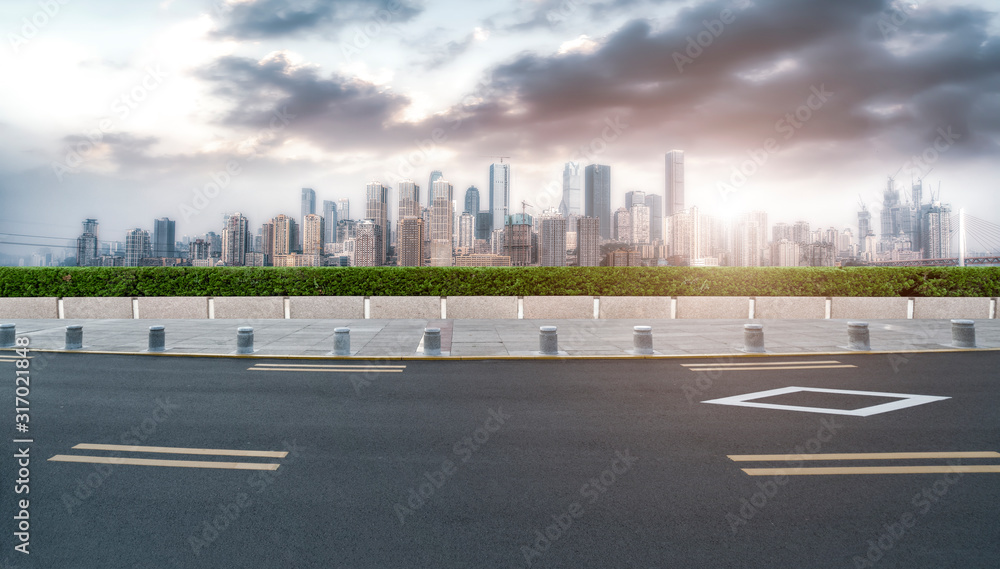 城市道路与重庆建筑景观天际线……