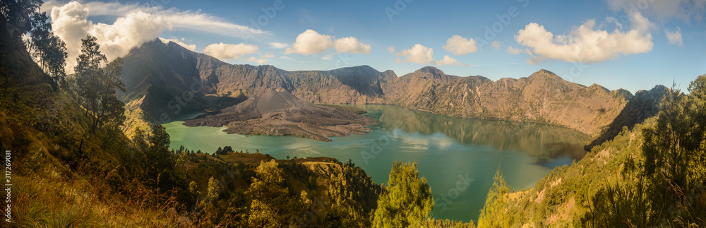 帕诺火山口湖