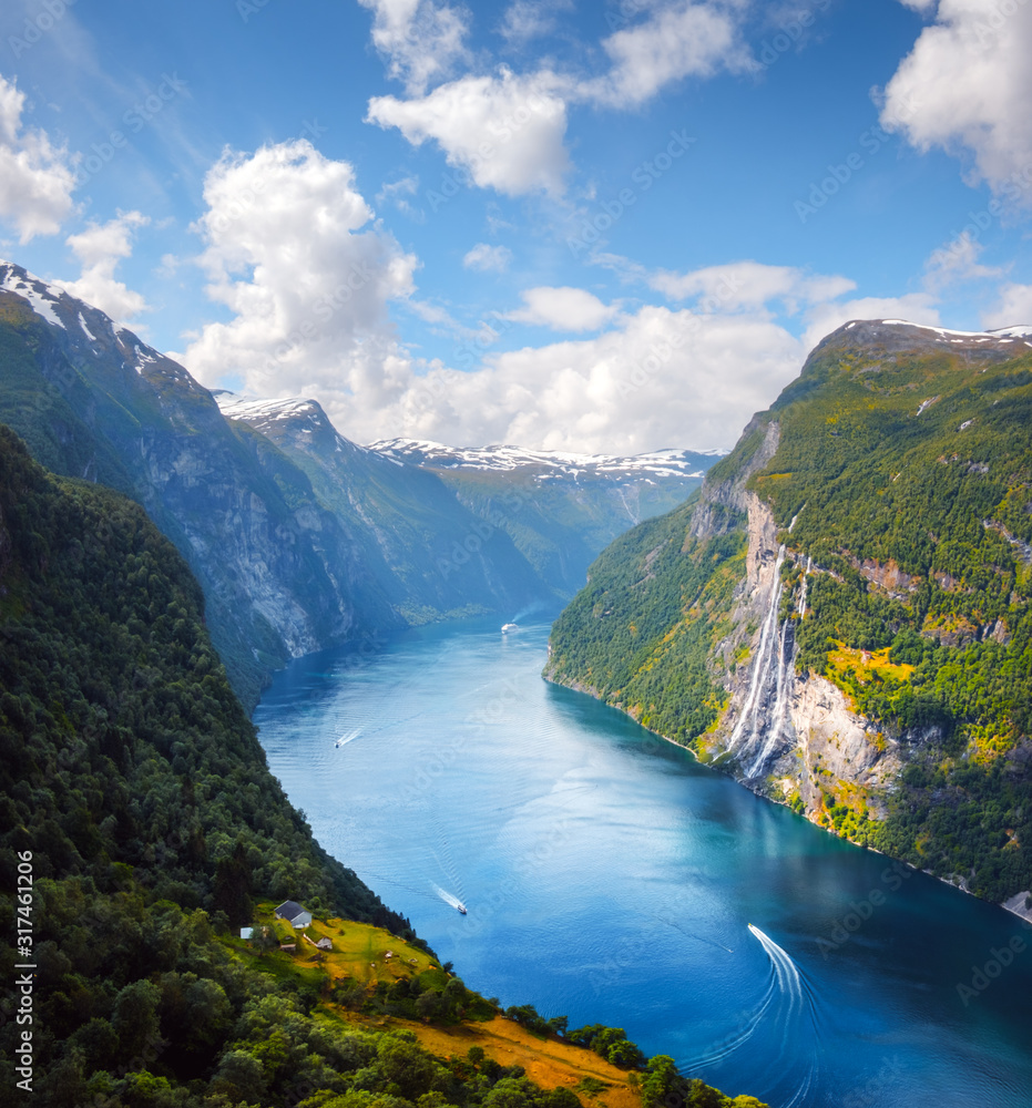 Geiranger别墅附近的Sunnylvsfjorden峡湾和著名的七姐妹瀑布令人叹为观止