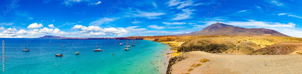 西班牙海滩和海岸线。在Tro的Playa Blanca Lanzarote的帕帕加约，西班牙风景如画