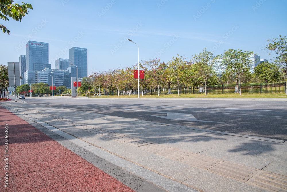 中国广州南沙区城市CBD办公楼和人行道景观