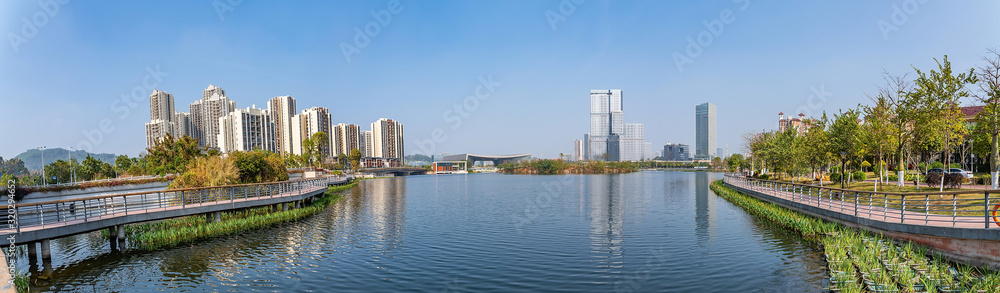 中国广州市南沙区蕉门凤凰湖公园全景