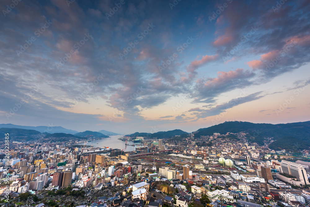 日本长崎黄昏城市景观