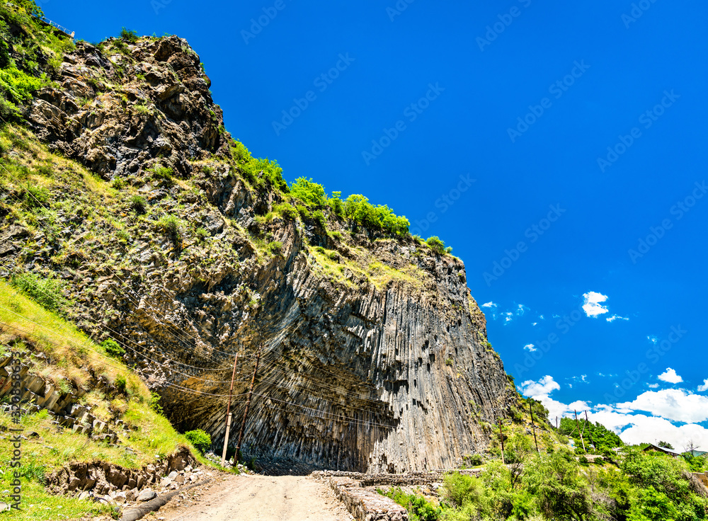 亚美尼亚加尔尼峡谷的玄武岩柱地层