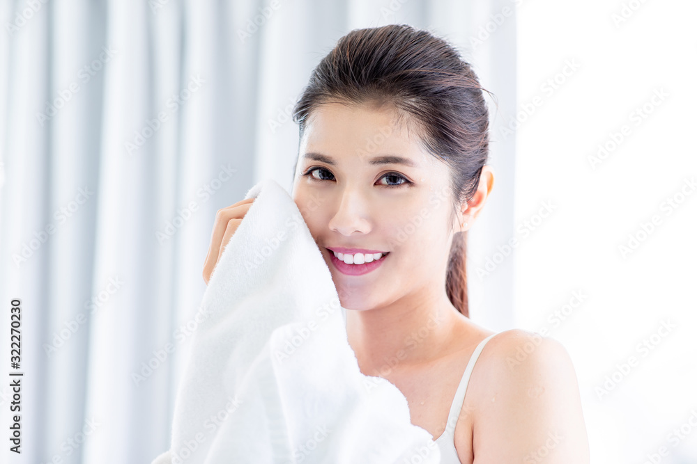 beauty woman dry her face