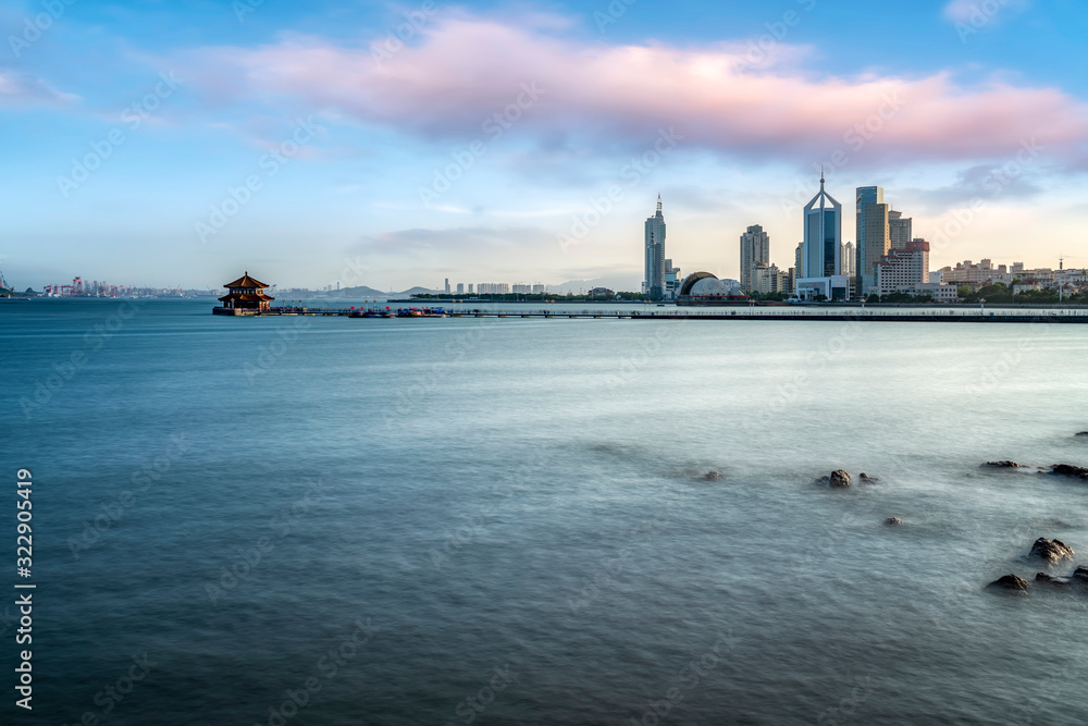 青岛美丽的海岸线和建筑景观……