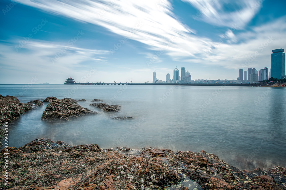 青岛美丽的海岸线和建筑景观……