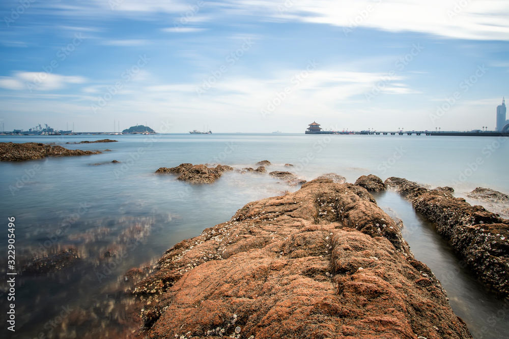 青岛美丽的海岸线和建筑景观……