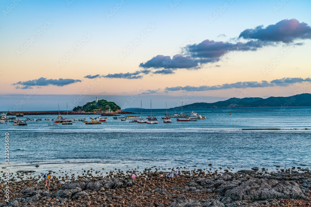 青岛美丽的海岸线和建筑景观……