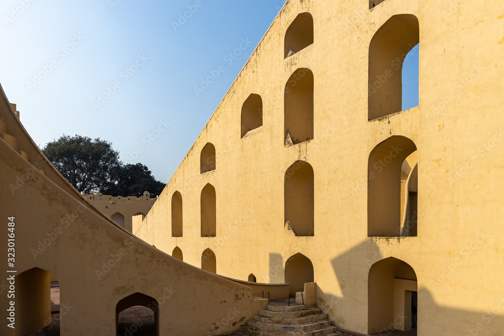 Jantar Mantar astronomical observatory park, Astronomical instruments at Jantar Mantar observatory, 