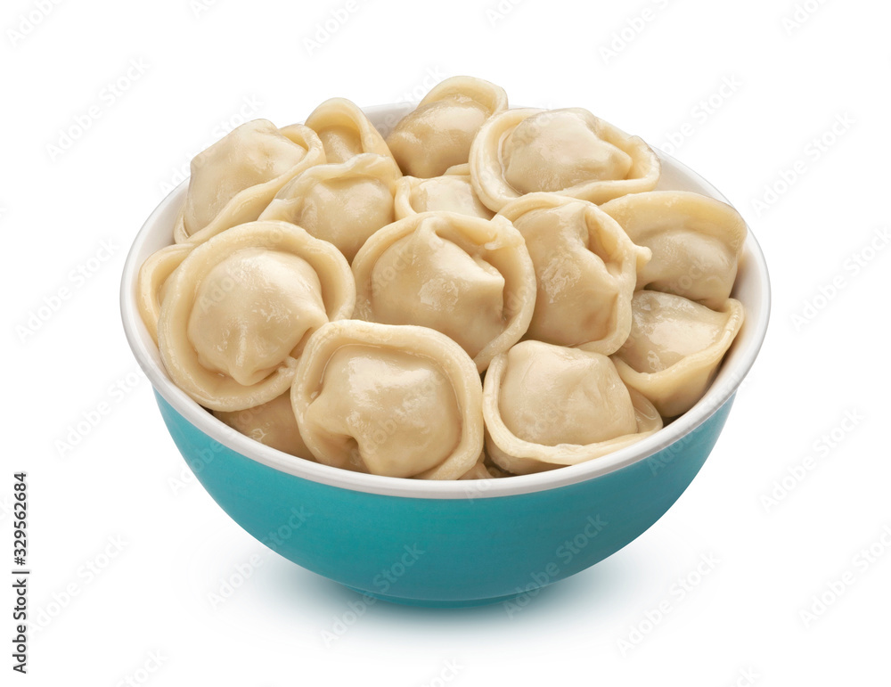 肉馅饺子，在白底上隔离的自制俄罗斯pelmeni