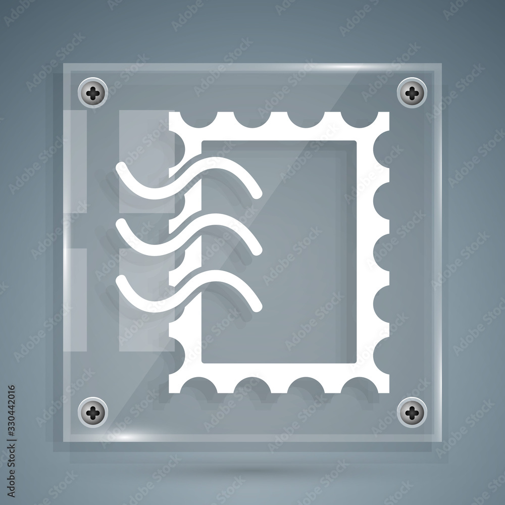 灰色背景上隔离的白色邮政印章图标。方形玻璃面板。矢量插图