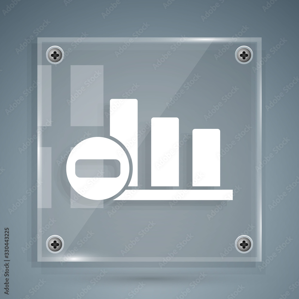 灰色背景上隔离的白色饼图信息图图标。图表标志。方形玻璃面板