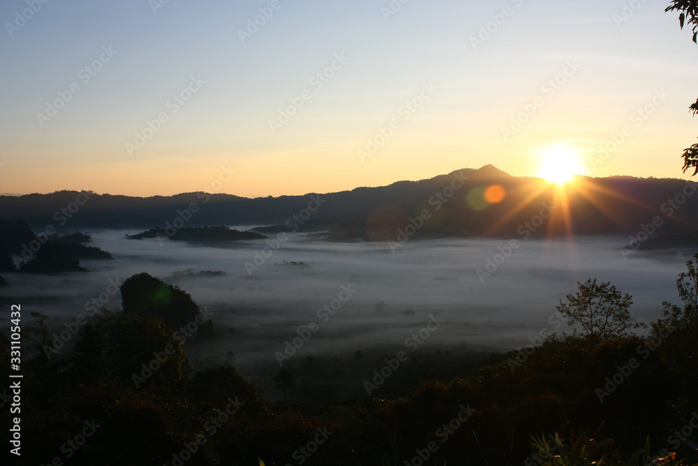 The sunrise on The mountain has a sea of â€‹â€‹mist, looking naturally beautiful.