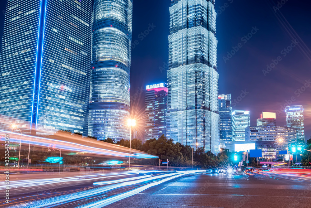 上海陆家嘴金融区建筑街夜景……