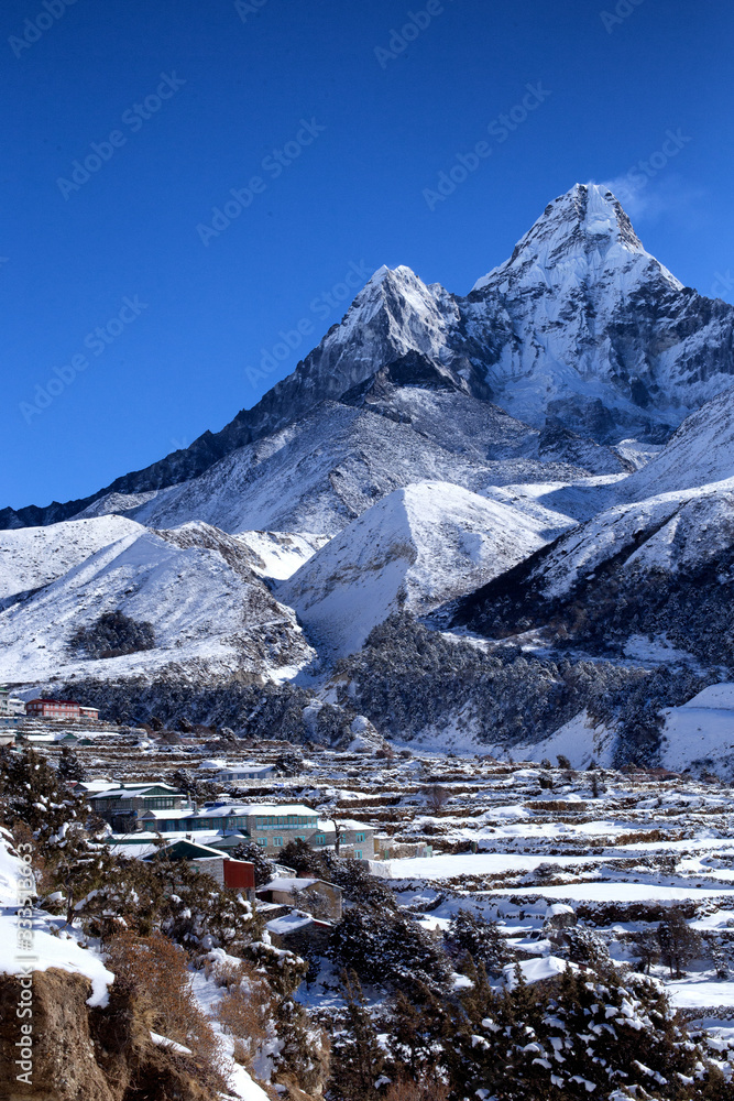 himalaia mountains in winter 