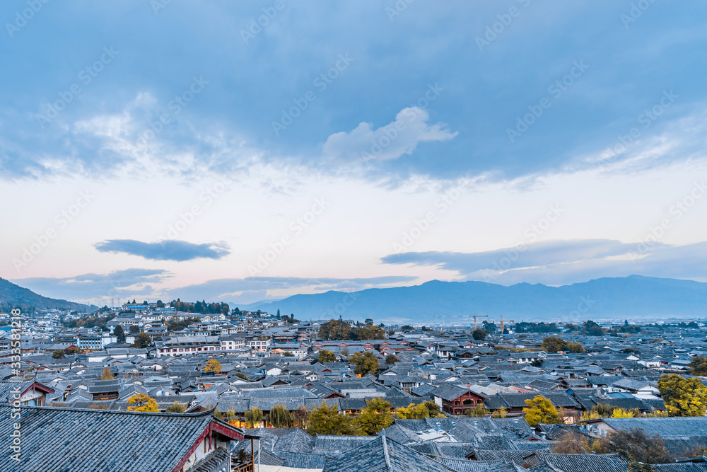 中国云南丽江大研古城高角度景观