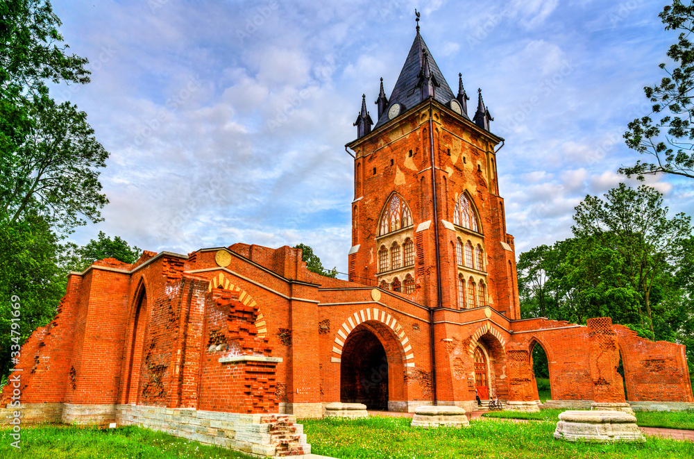 俄罗斯圣彼得堡附近Tsarskoye Selo亚历山大公园的教堂亭