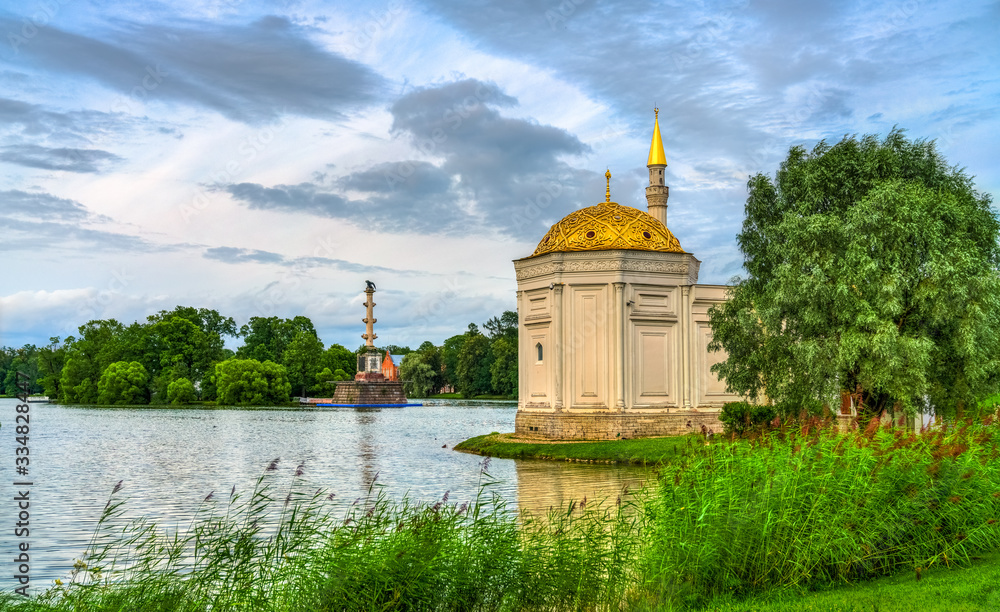 俄罗斯圣彼得堡Tsarskoye Selo凯瑟琳公园的土耳其浴室和清真寺