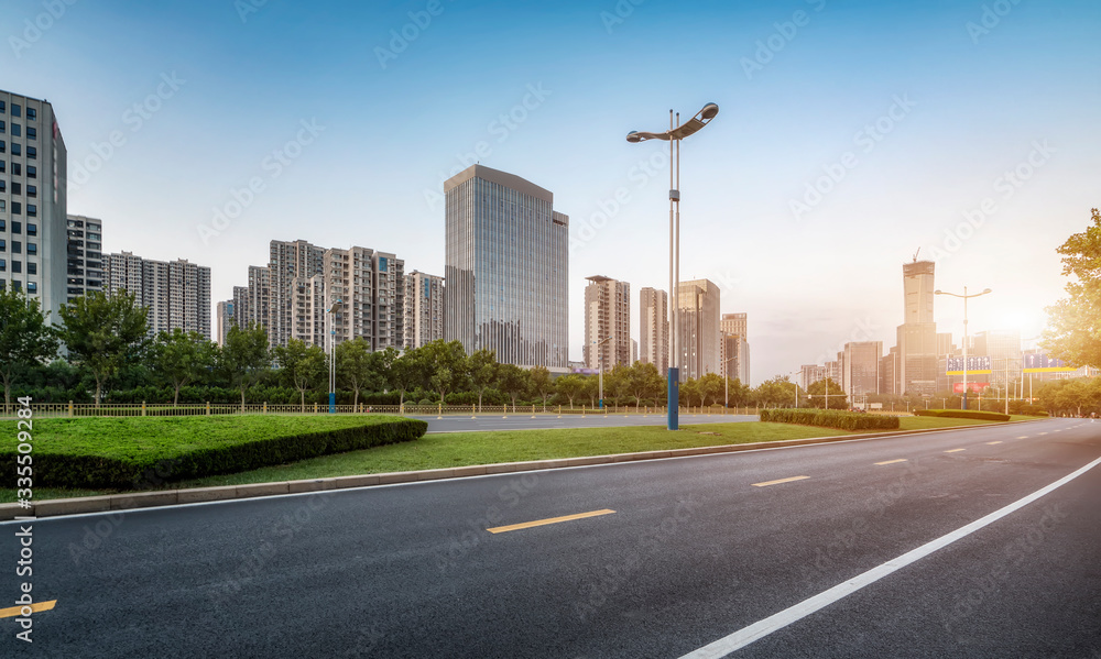 城市路与济南现代建筑办公楼