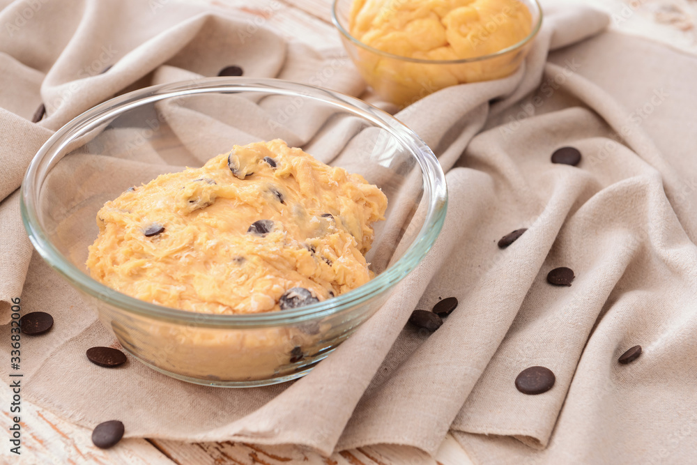 Bowl with sweet dough on table