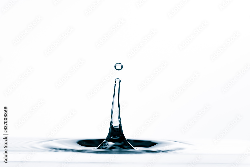 Waves on the surface of the water from a collision. Drop of water drop to the surface.