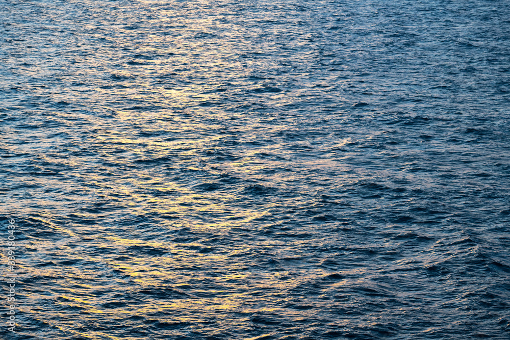 海水抽象背景。海水纹理特写