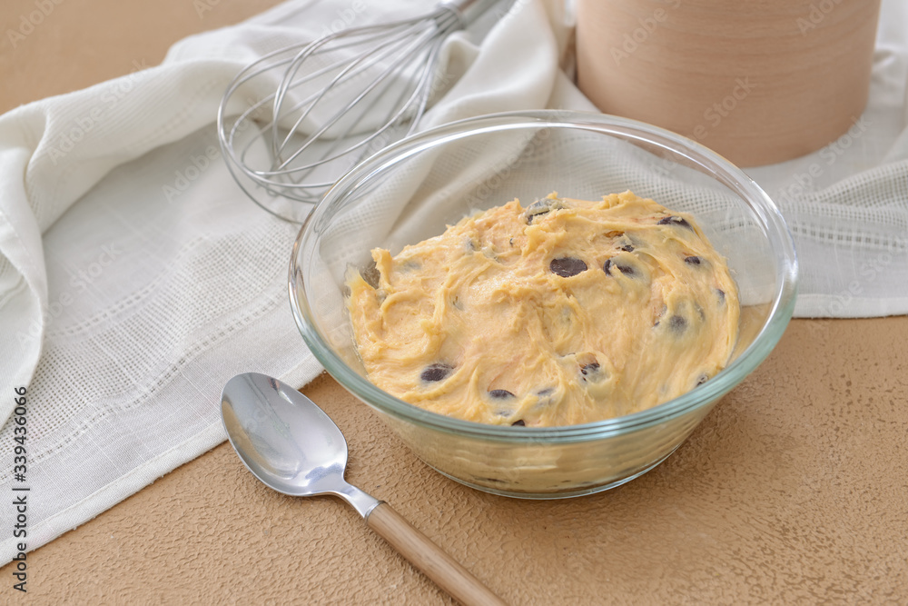 Bowl with sweet dough on table