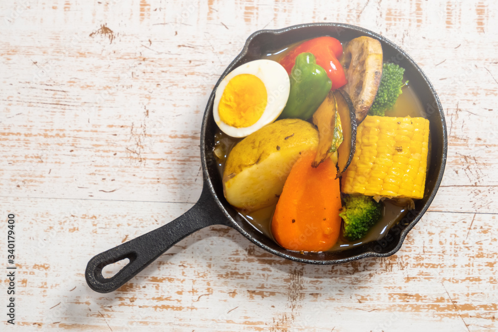 野菜カレー Vegetable curry made in an iron pan